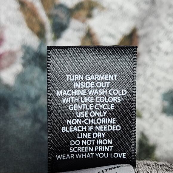 Torrid T Shirt Top 4 Super Soft Plush Knit Floral Gray Pink 54x30 Stretch Comfy - Picture 5 of 11